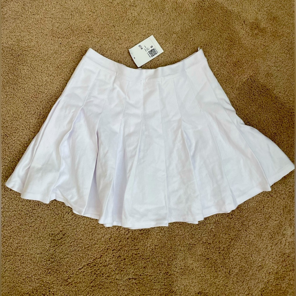 F21 pleated white skirt, size S NWT